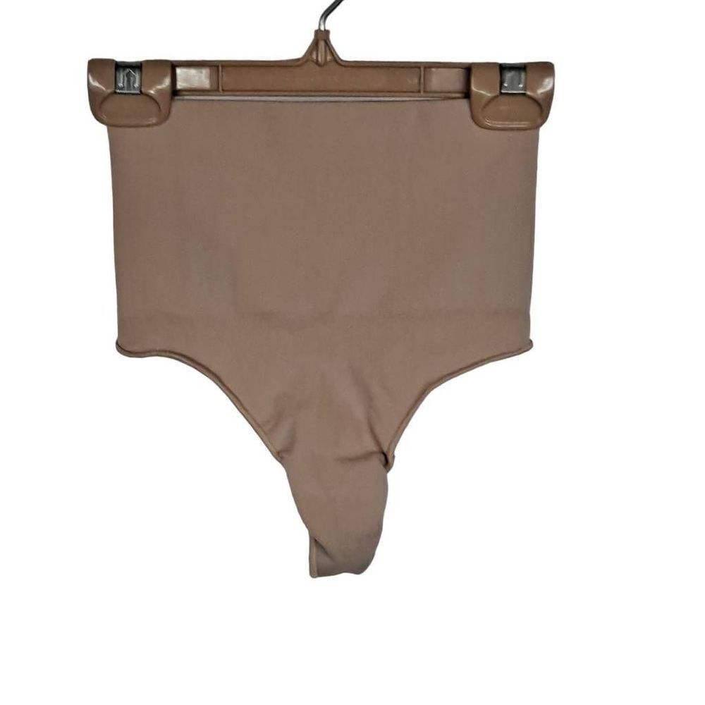 SKIMS Sculpting shapewear bottom Nwot